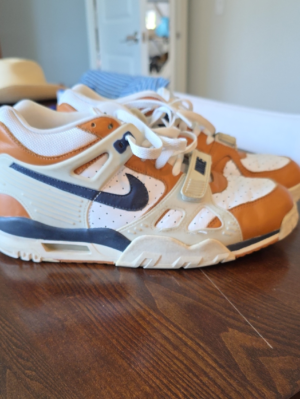 Nike Bo Jackson Medicine Ball White, Tan & Navy Retro Athletic Sneakers